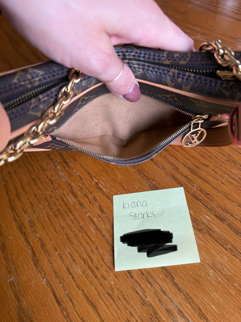Louis Vuitton Loop - Picture 8 of 9